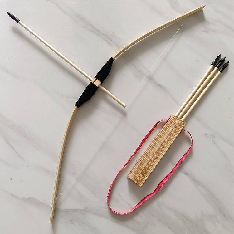 THREE ARROWS WITH A MISSING 70CM BOW AND AN ARROW BOX